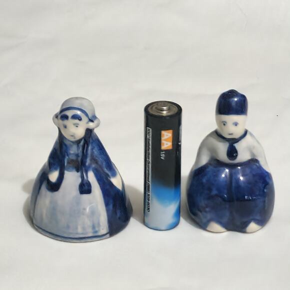 Vintage Hand Painted Holland Bells Blue Ceramic Couple Man Woman 2" Figurines - Picture 7 of 7